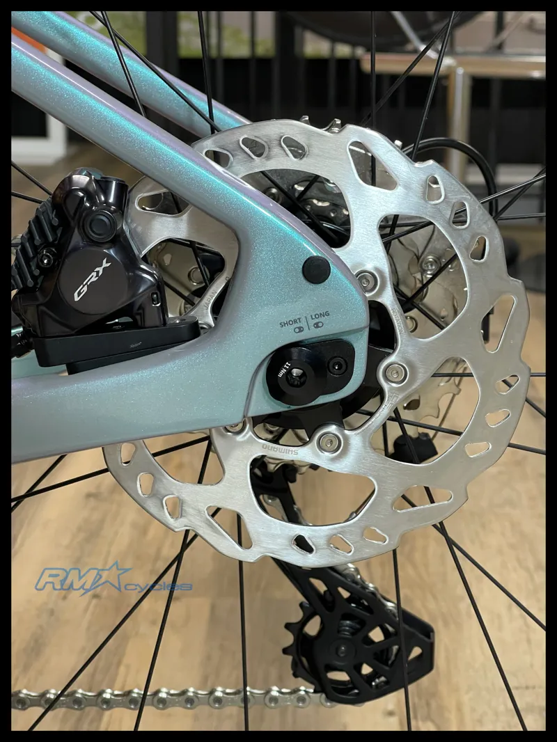 Giant Revolt Advanced 0 Medium Prismatic Haze 2024-9