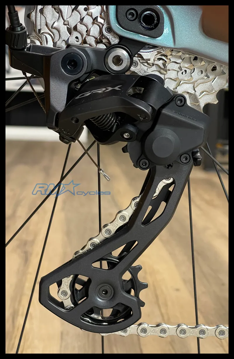 Giant Revolt Advanced 0 Medium Prismatic Haze 2024-3