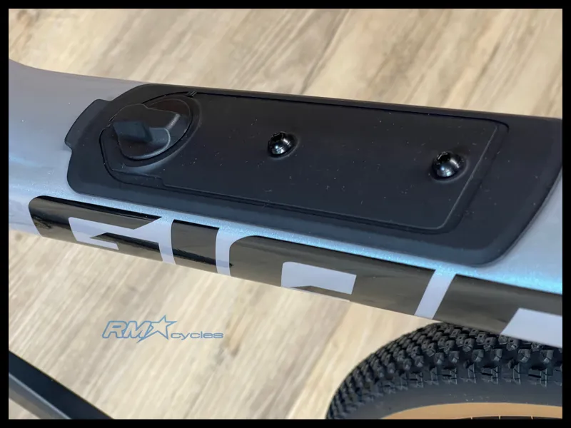 Giant Revolt Advanced 0 Medium Prismatic Haze 2024-7