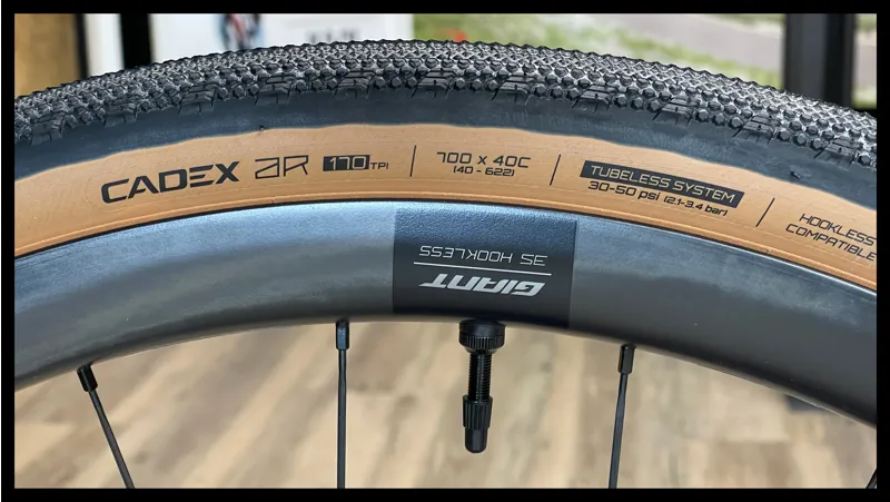 Giant Revolt Advanced Pro 0 Gravel Bike in Digital Blurple-10