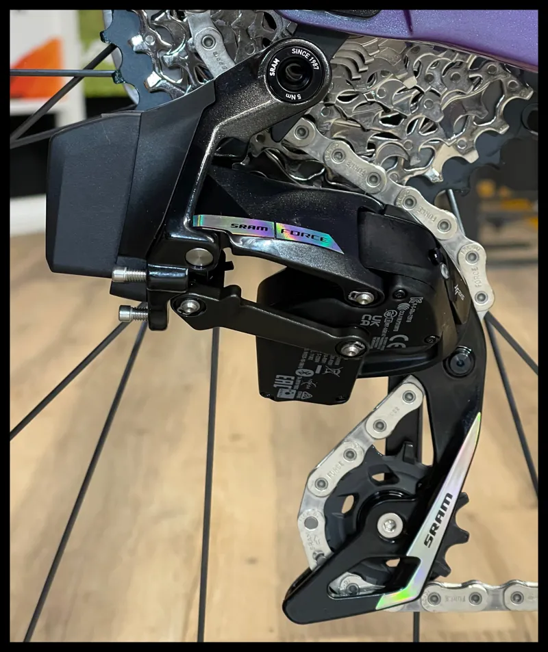 Giant Revolt Advanced Pro 0 Gravel Bike in Digital Blurple-5