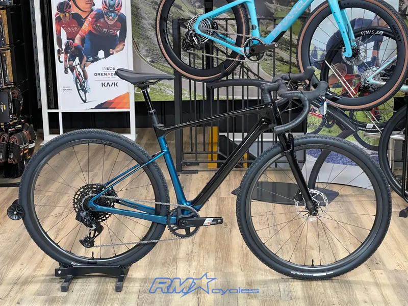 Giant Revolt x Pro 2 M Black/Sea Sparkle 2024 Ex-Display