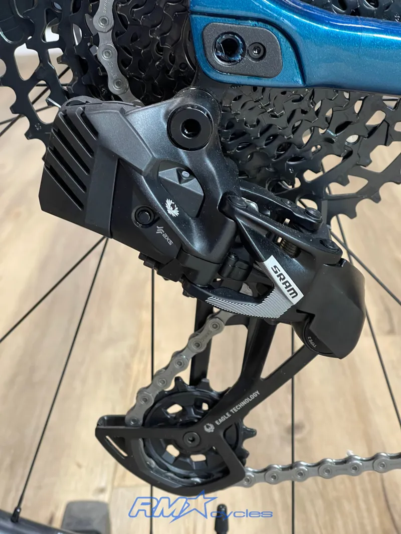 Giant Revolt x Pro 2 M Black/Sea Sparkle 2024 Ex-Display-4