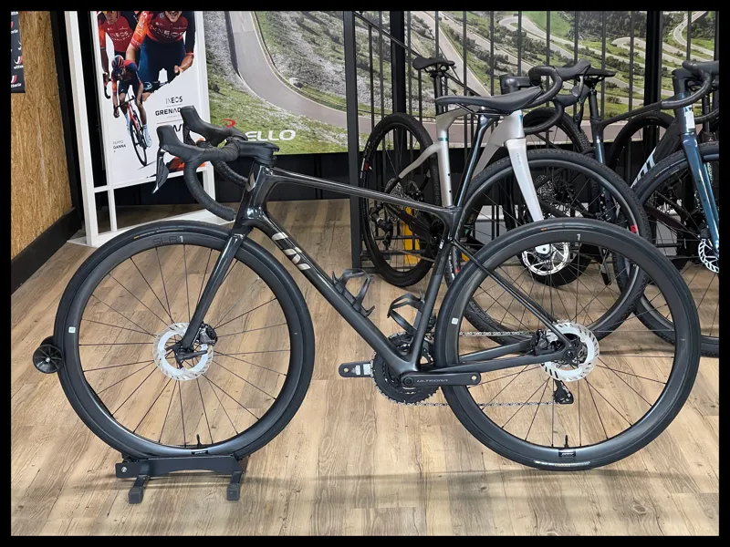 Liv Avail Advanced Pro 0 Medium Gloss Carbon 2024 Ex-Demo-1