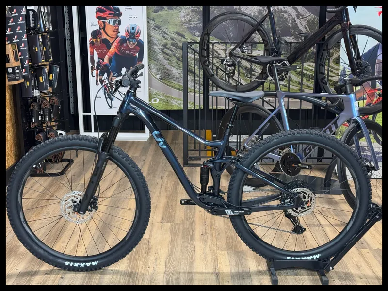 Liv Embolden 29 2 Small Cold Night 2024-1