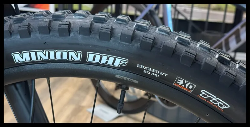 Liv Embolden 29 2 Small Cold Night 2024-11