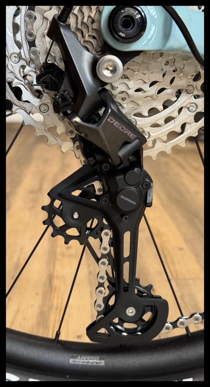 Liv Intrigue LT 1 MX Small Soap Suds 2023-6