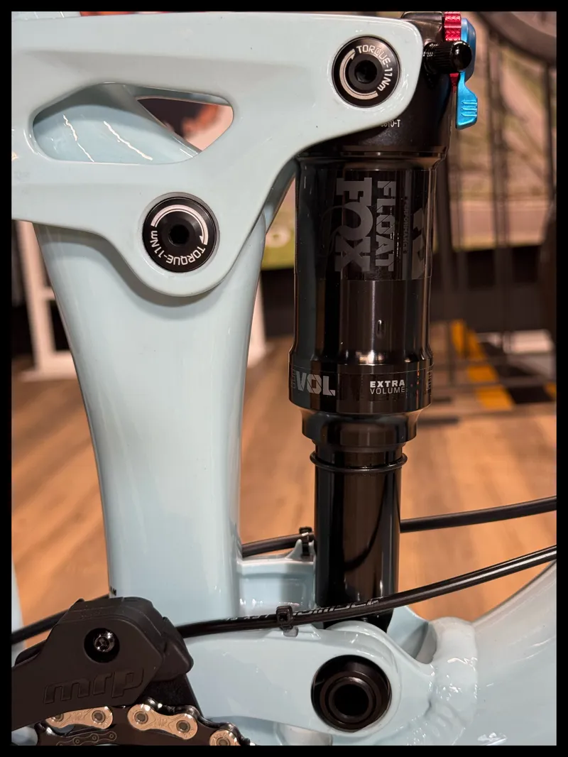 Liv Intrigue LT 1 MX Small Soap Suds 2023-7