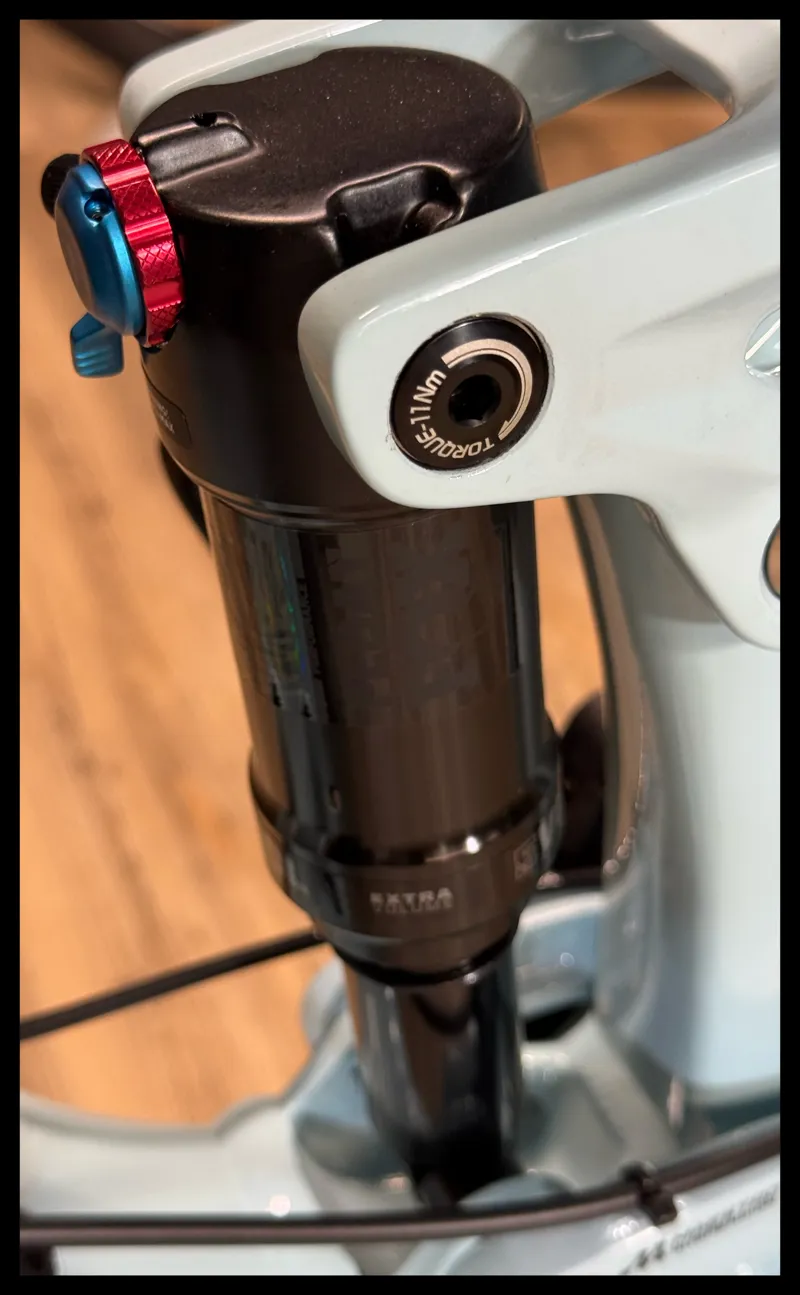 Liv Intrigue LT 1 MX Small Soap Suds 2023-8