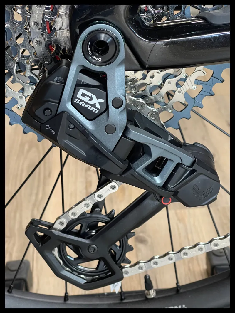 NUKEPROOF Giga 297 Elite Carbon Cosmic Black Medium 2023-3