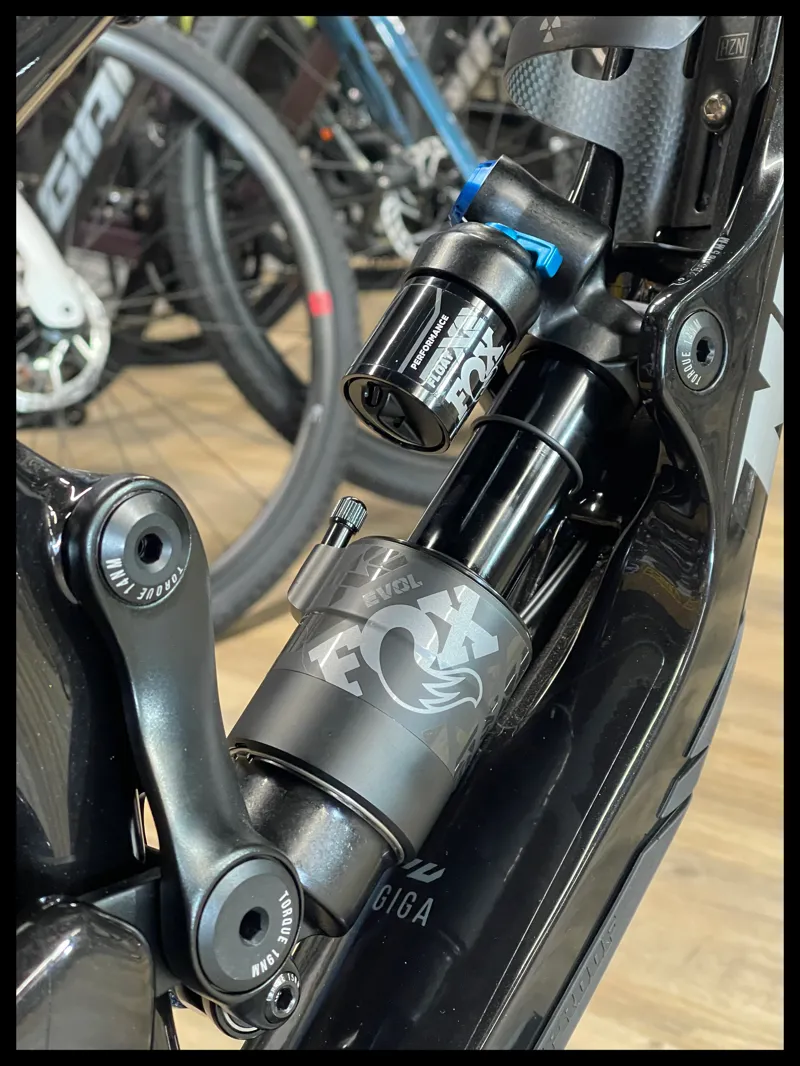 NUKEPROOF Giga 297 Elite Carbon Cosmic Black Medium 2023-5