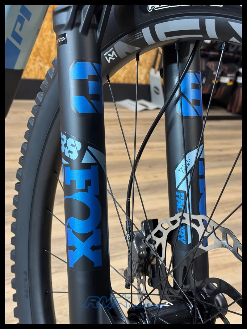 Pivot Cycles Shuttle LT Team XTR Large Bass Boat Tri Tone 2024-4