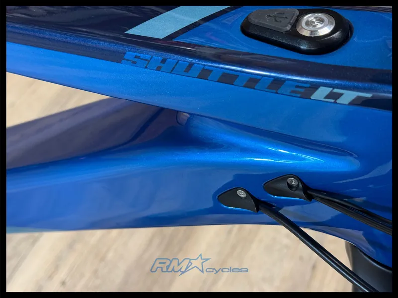 Pivot Cycles Shuttle LT Team XTR Large Bass Boat Tri Tone 2024-2