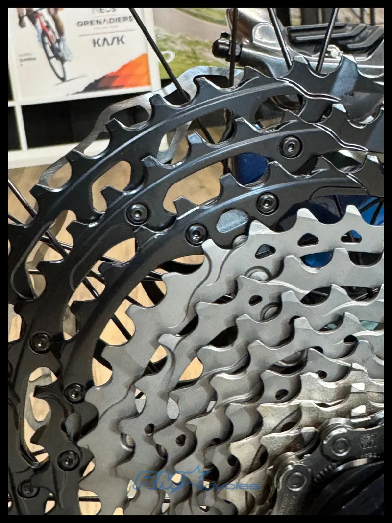 Pivot Cycles Shuttle LT Team XTR Large Bass Boat Tri Tone 2024-6