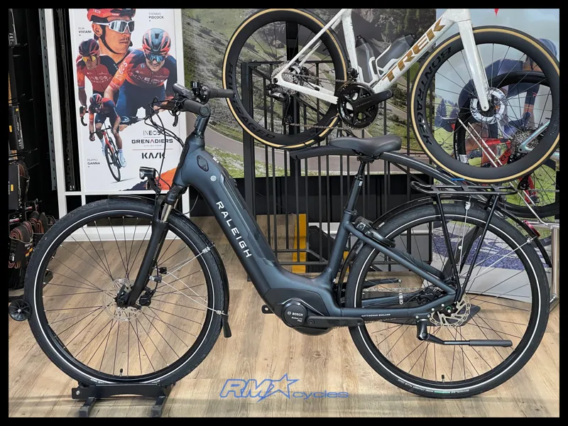 Raleigh MOTUS GT Stagger Hub XS in Black 2024 Ex-Display-1