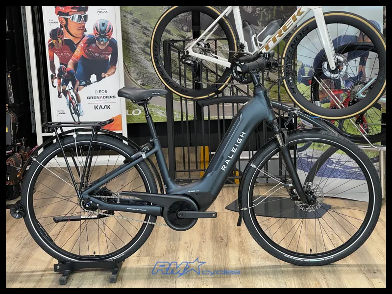 Raleigh MOTUS GT Stagger Hub XS in Black 2024 Ex-Display