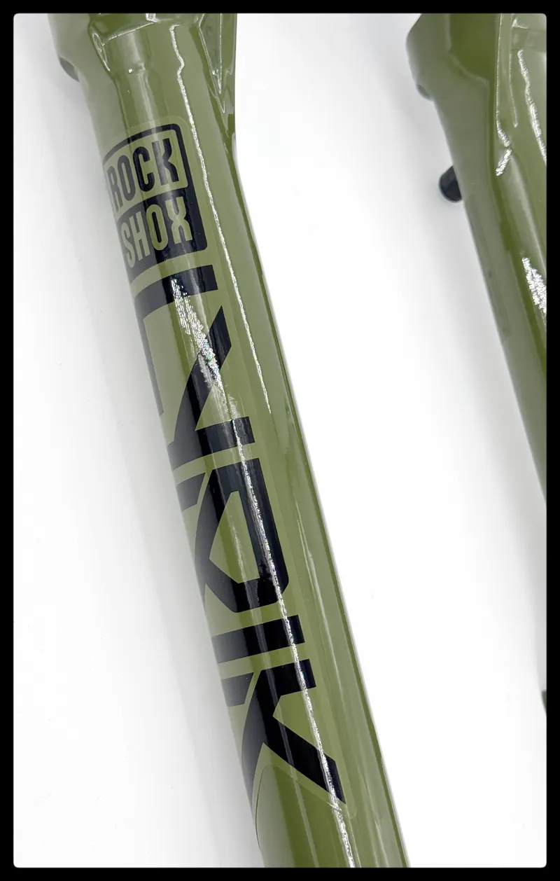 RockShox Lyrik Ultimate Charger 3 RC2 DebonAir+ Boost Forks - 29 Heavy Green-1