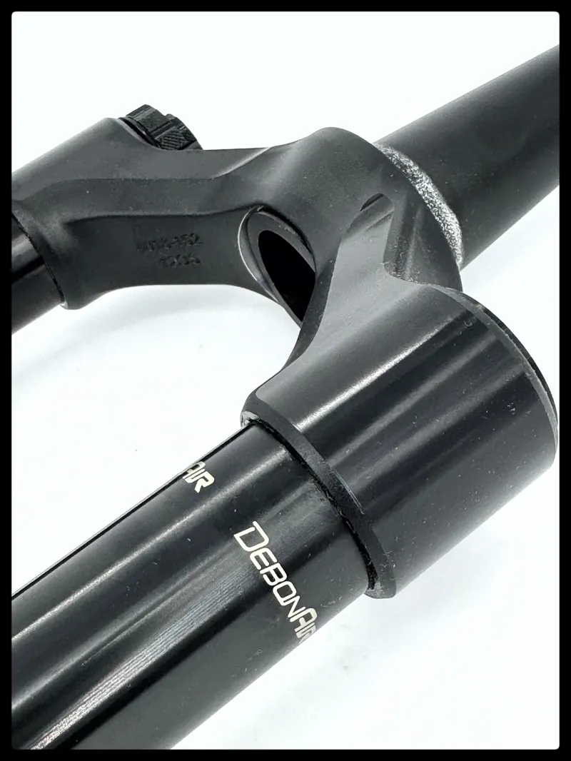 RockShox Lyrik Ultimate Charger 3 RC2 DebonAir+ Boost Forks - 29 Heavy Green-3