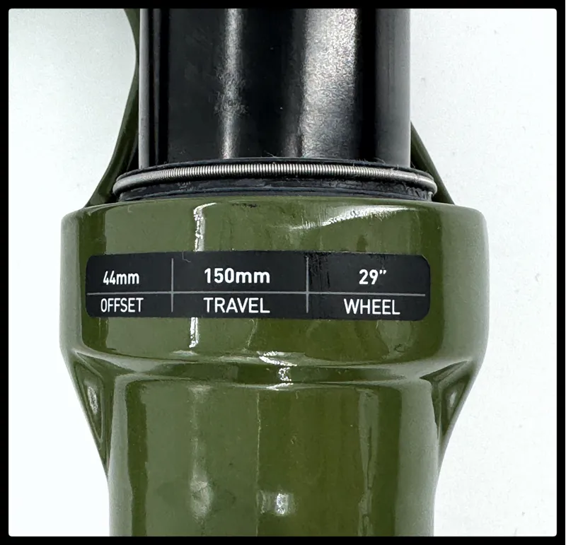 RockShox Lyrik Ultimate Charger 3 RC2 DebonAir+ Boost Forks - 29 Heavy Green-5