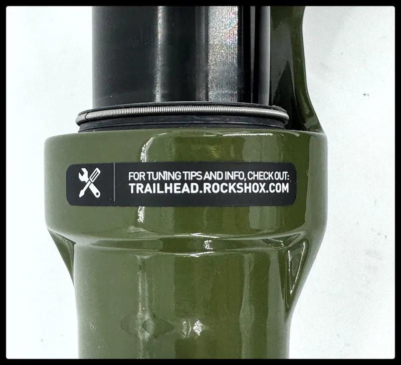 RockShox Lyrik Ultimate Charger 3 RC2 DebonAir+ Boost Forks - 29 Heavy Green-6