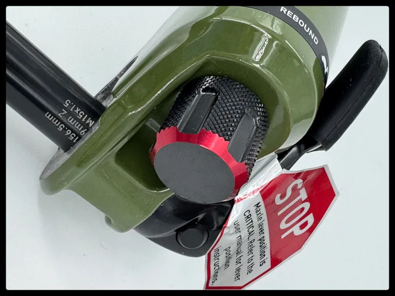 RockShox Lyrik Ultimate Charger 3 RC2 DebonAir+ Boost Forks - 29 Heavy Green-7