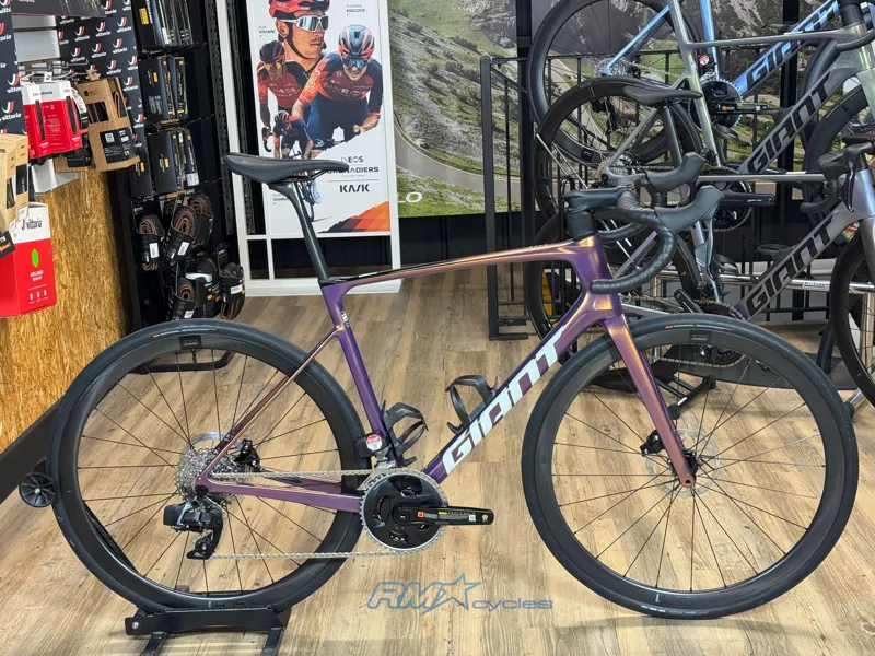 Giant Defy Advanced Pro 1 Meteor Storm M-Large 2025