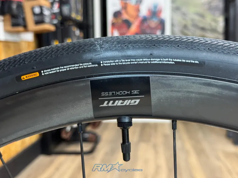 Giant Defy Advanced Pro 1 Meteor Storm M-Large 2025-9