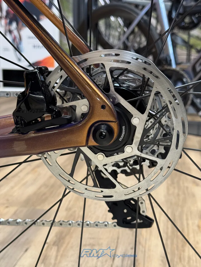 Giant Defy Advanced Pro 1 Meteor Storm M-Large 2025-8