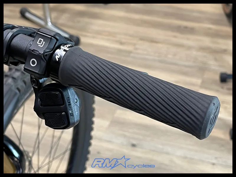 Amflow PL Carbon Pro Medium Cosmic Black 2025 Approved Used-7