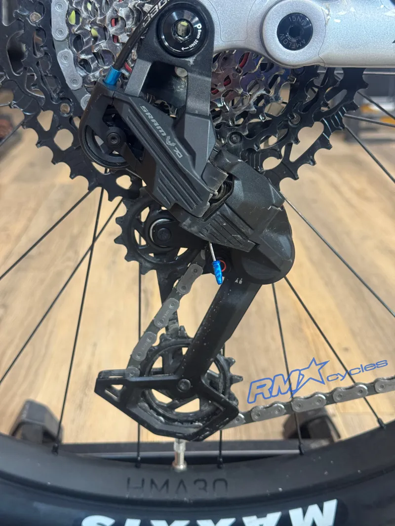Amflow PL Carbon Electric Mountain Bike Medium Silver Approved Used-6