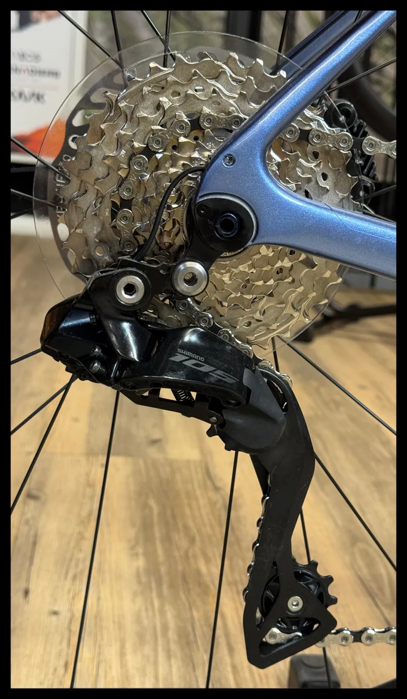 Giant Defy Advanced 1 Road Bike In Gloss Frost Silver-2