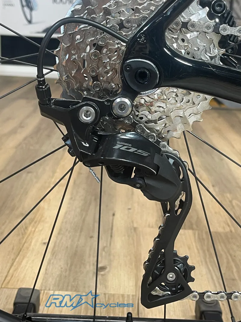 Giant Defy Advanced 2 ML Gloss Carbon Smoke 2025 Ex-Display-5