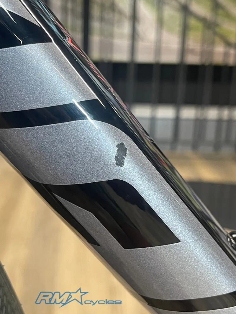 Giant Defy Advanced 2 ML Gloss Carbon Smoke 2025 Ex-Display-11