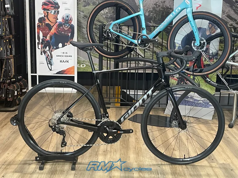 Giant Defy Advanced 2 ML Gloss Carbon Smoke 2025 Ex-Display