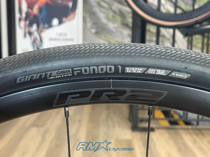 Giant Defy Advanced 2 ML Gloss Carbon Smoke 2025 Ex-Display-10