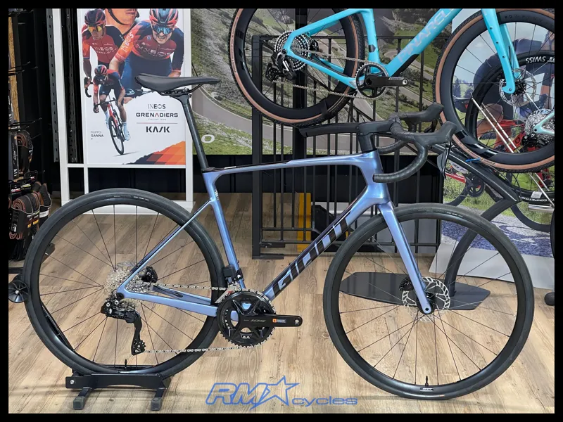 Giant Defy Advanced 1 Frost Silver ML 2025 Ex-Display