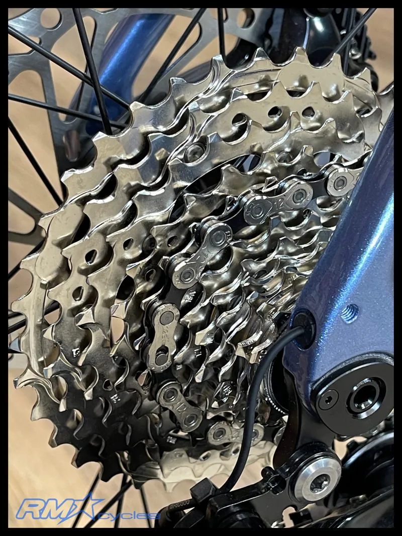 Giant Defy Advanced 1 Frost Silver ML 2025 Ex-Display-3