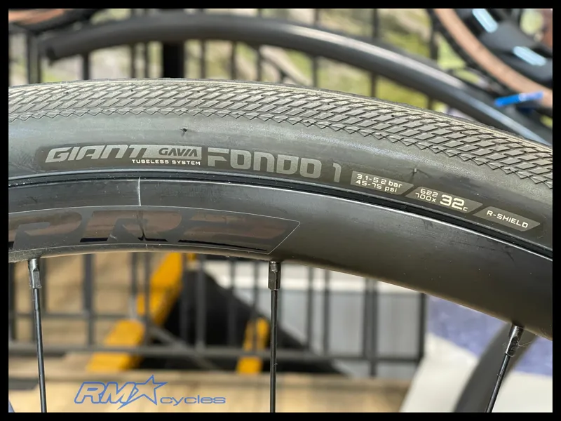 Giant Defy Advanced 1 Frost Silver ML 2025 Ex-Display-10