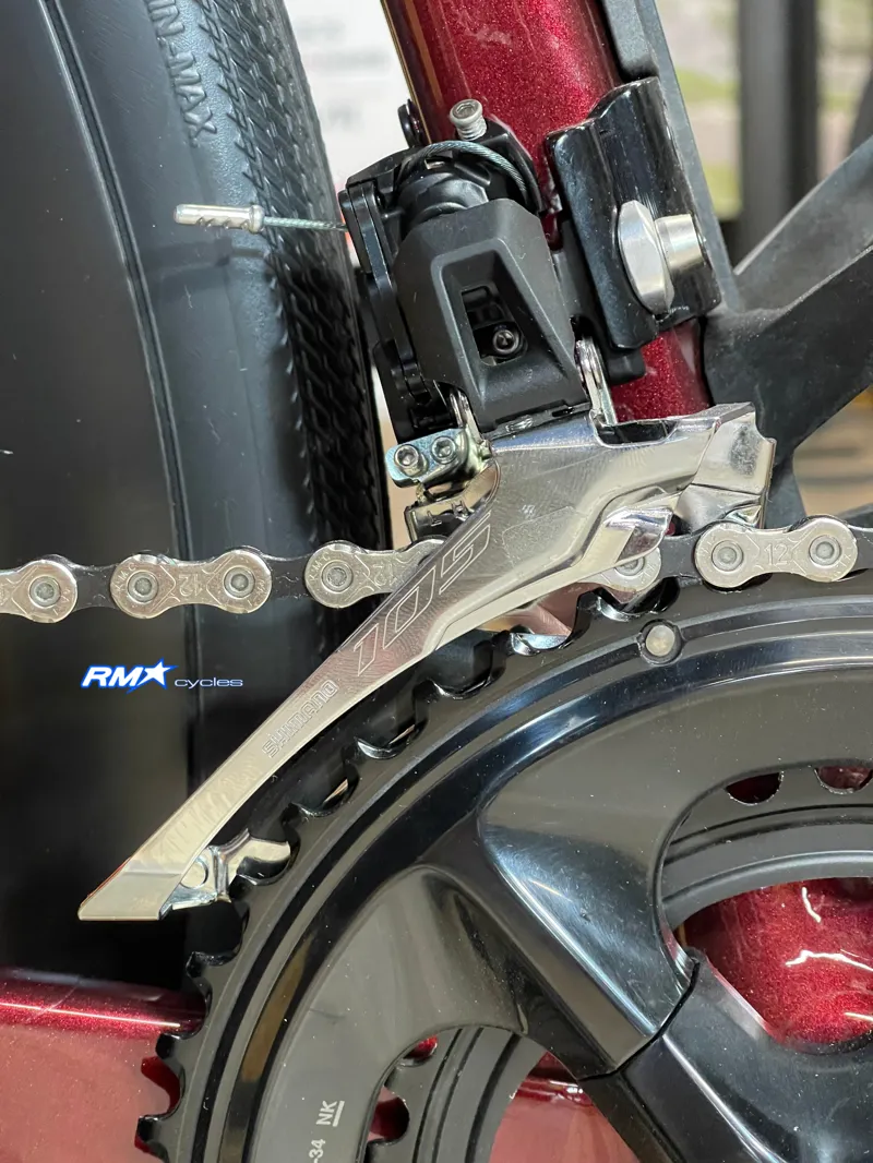 Giant Defy Advanced Pro 2 Carbon/Sangria Medium 2025-4