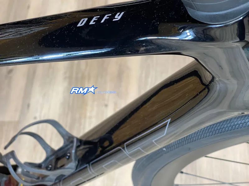 Giant Defy Advanced Pro 2 Carbon/Sangria Medium 2025-2