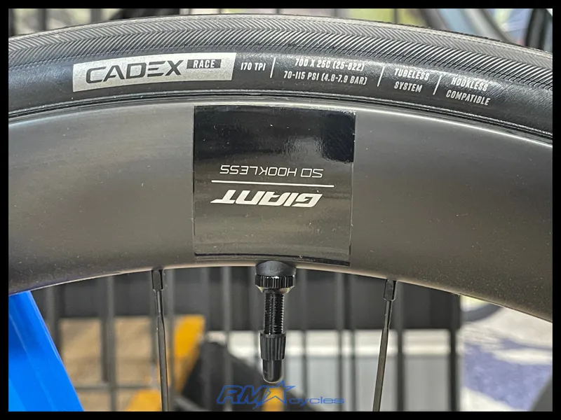 Giant Propel Advanced Pro 0 Ultegra Di2 Road Bike ML in Metallic Blue/Carbon 2025 Ex-Display-10