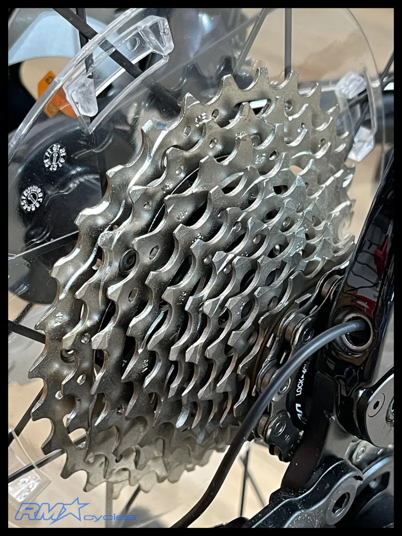 Giant Propel Advanced Pro 0 Ultegra Di2 Road Bike ML in Metallic Blue/Carbon 2025 Ex-Display-3