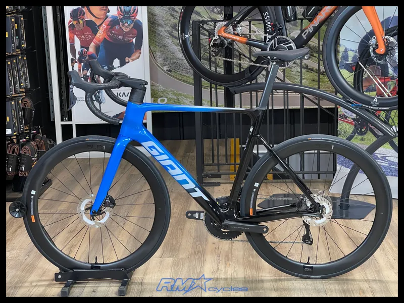 Giant Propel Advanced Pro 0 Ultegra Di2 Road Bike ML in Metallic Blue/Carbon 2025 Ex-Display-1