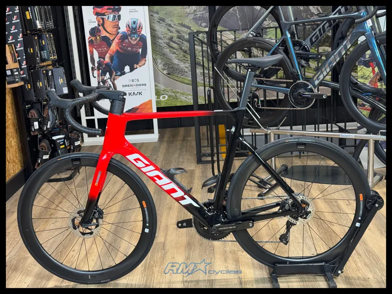 Giant Propel Advanced Pro Dure Ace Road Bike in Rosso Corsa