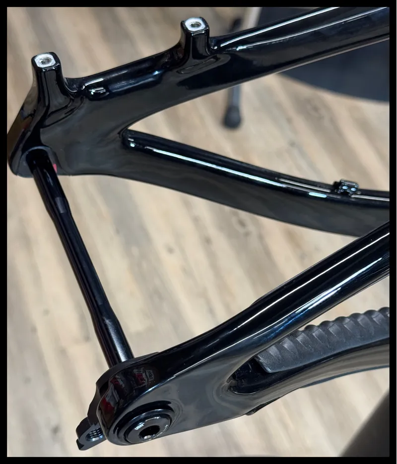 Giant Reign Advanced-Frame Impressionism Flash 2025-3