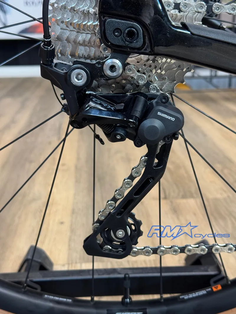 Giant Revolt Advanced 3 ML 2025 Gravel Bike Ex-display-6