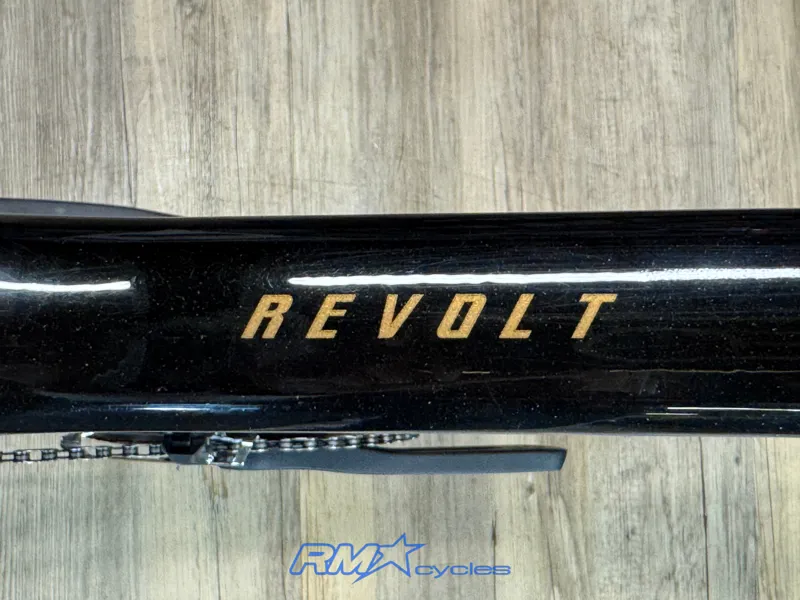 Giant Revolt Advanced 3 ML 2025 Gravel Bike Ex-display-2