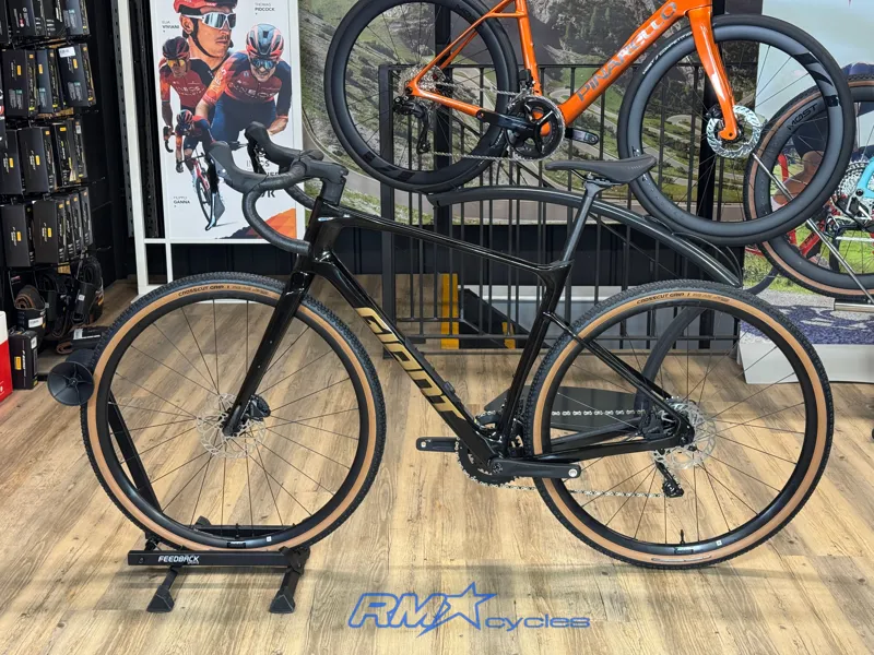 Giant Revolt Advanced 3 ML 2025 Gravel Bike Ex-display-1