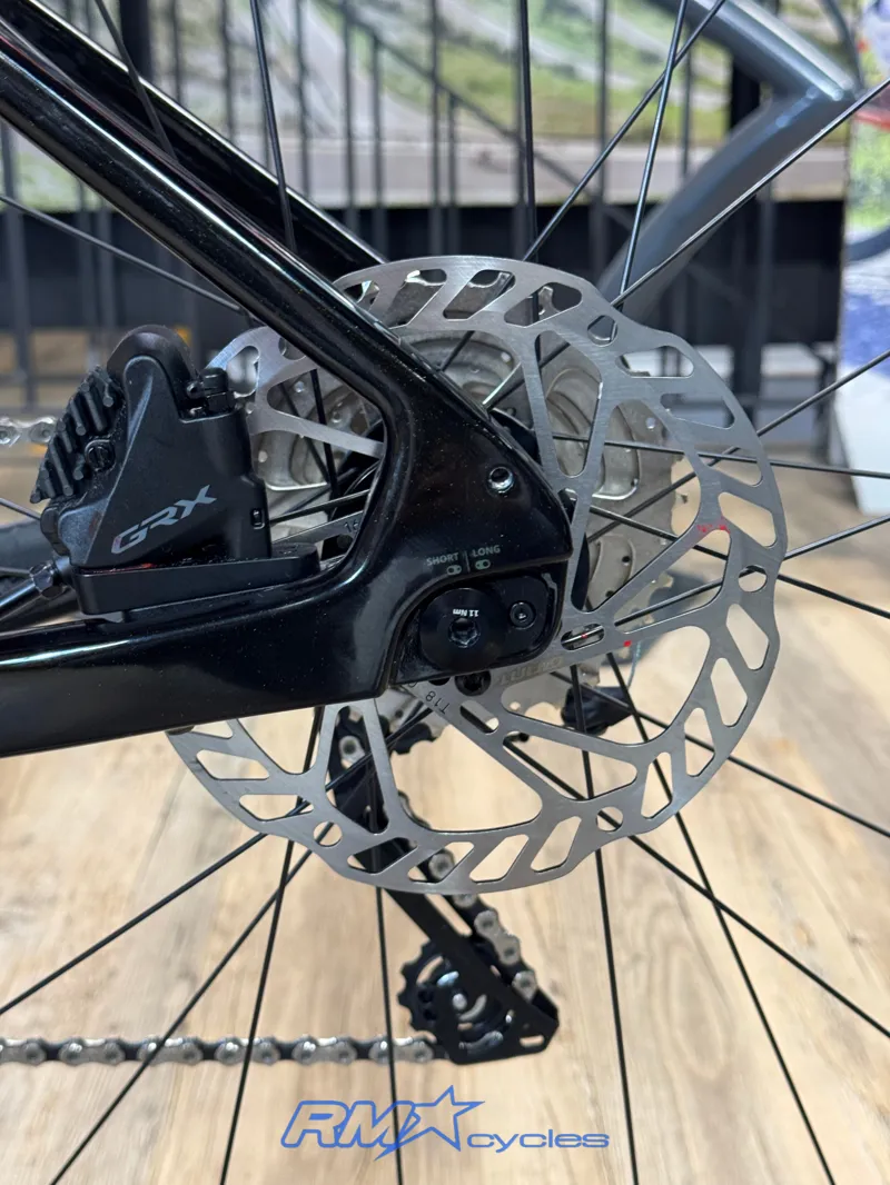 Giant Revolt Advanced 3 ML 2025 Gravel Bike Ex-display-10