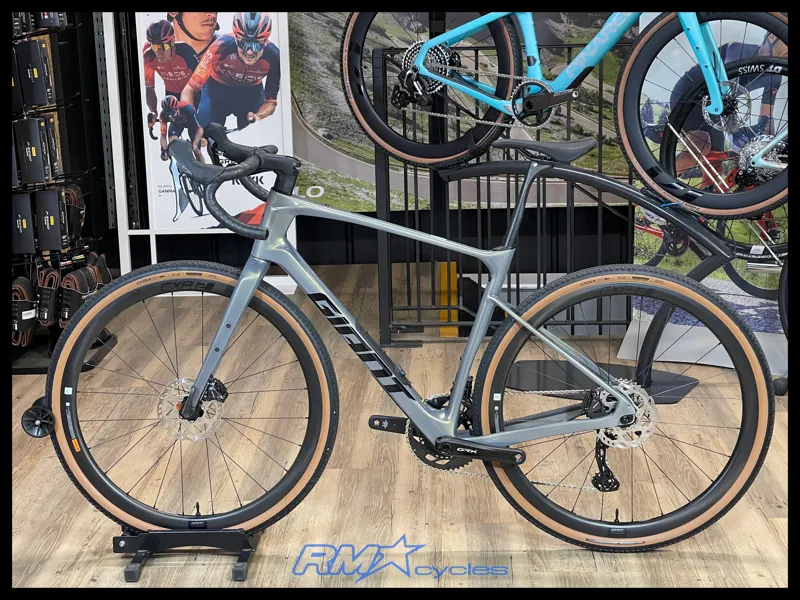 Giant Revolt Advanced 0 Aurora Noise M-Large 2025 Ex-Display-1